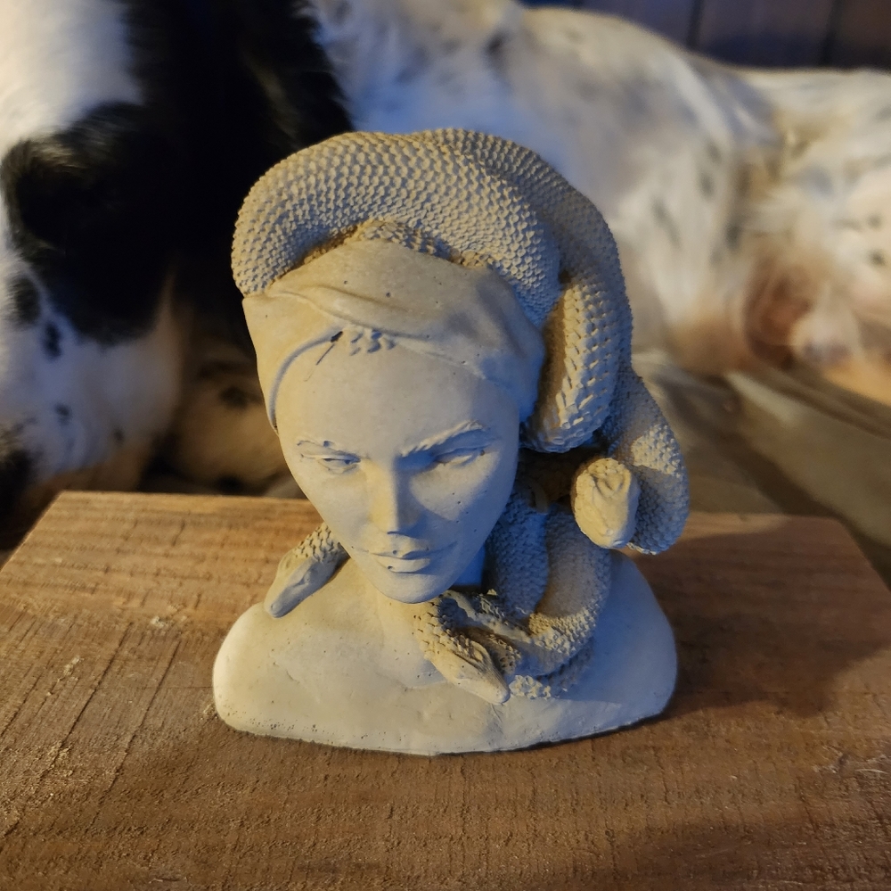 Small medusa (cement unpainted)